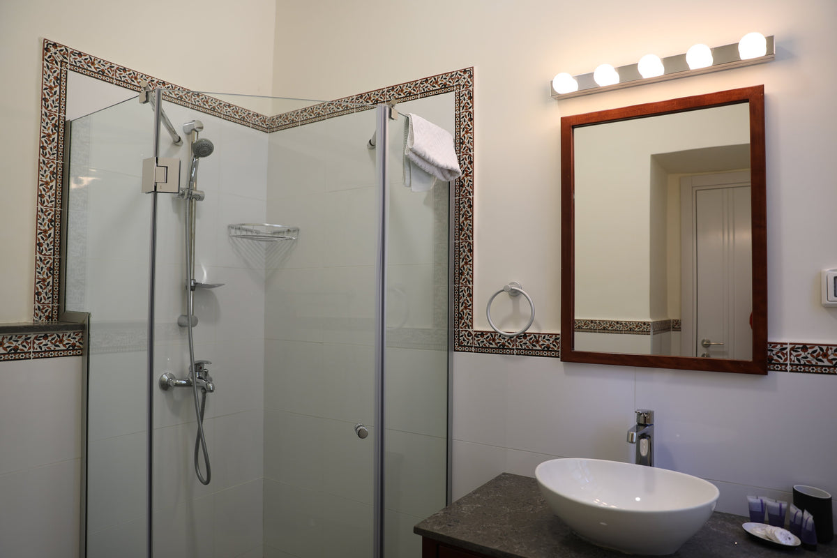 Room 11 - Double Room with Ensuite Bathroom