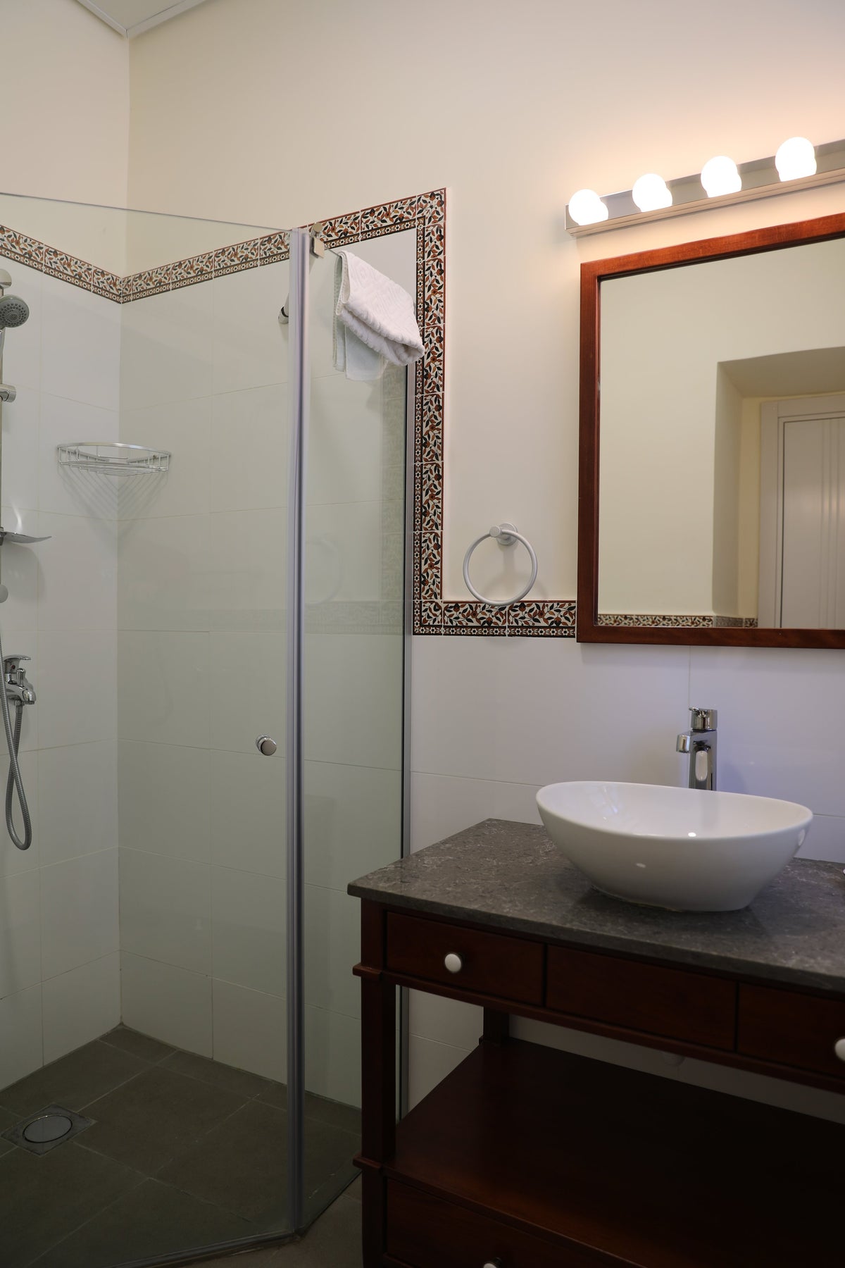 Room 11 - Double Room with Ensuite Bathroom
