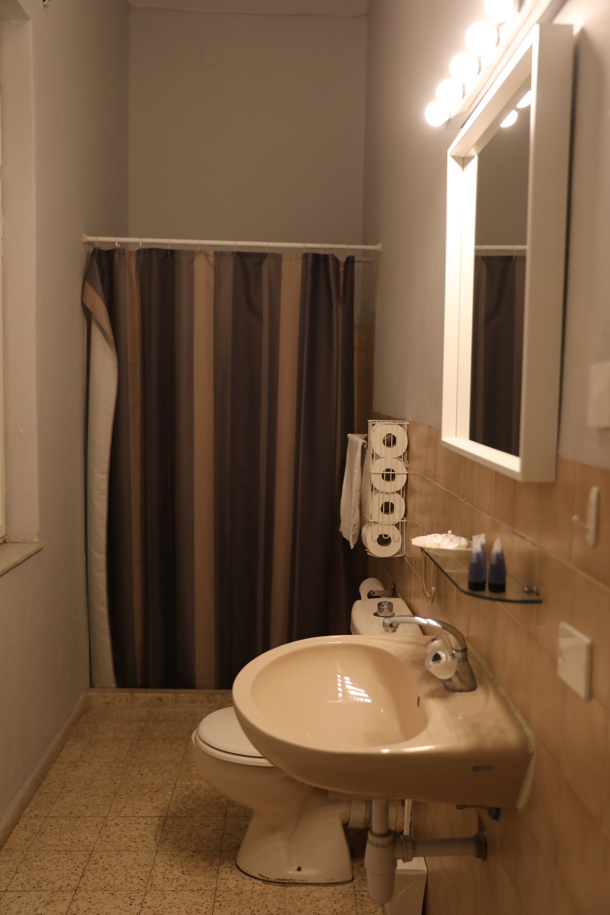 Room 12 - Double Room with Ensuite Bathroom