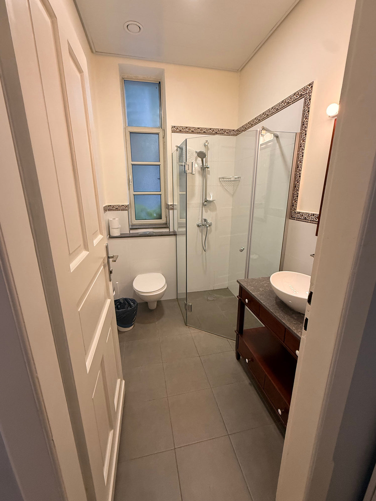 Room 1 - Single Room with Ensuite Bathroom