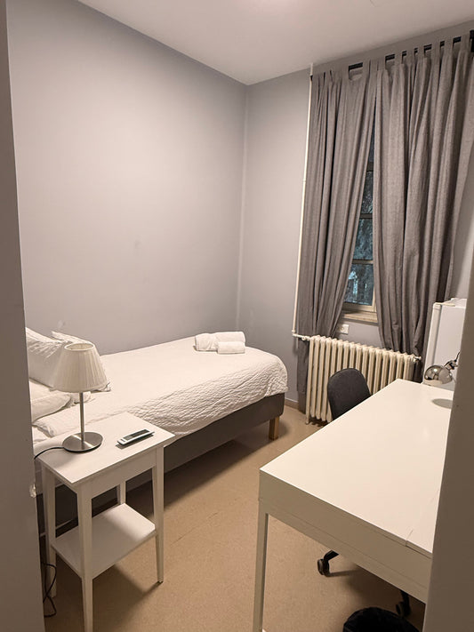 Room 1 - Single Room with Ensuite Bathroom