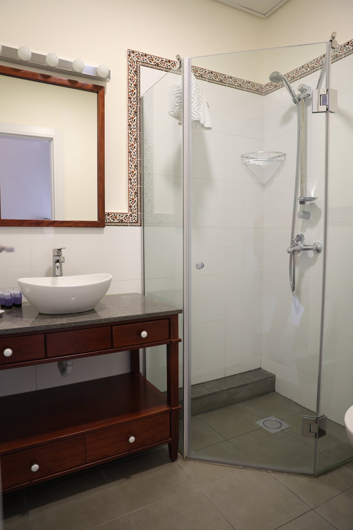 Room 4 - Single Room with Ensuite Bathroom