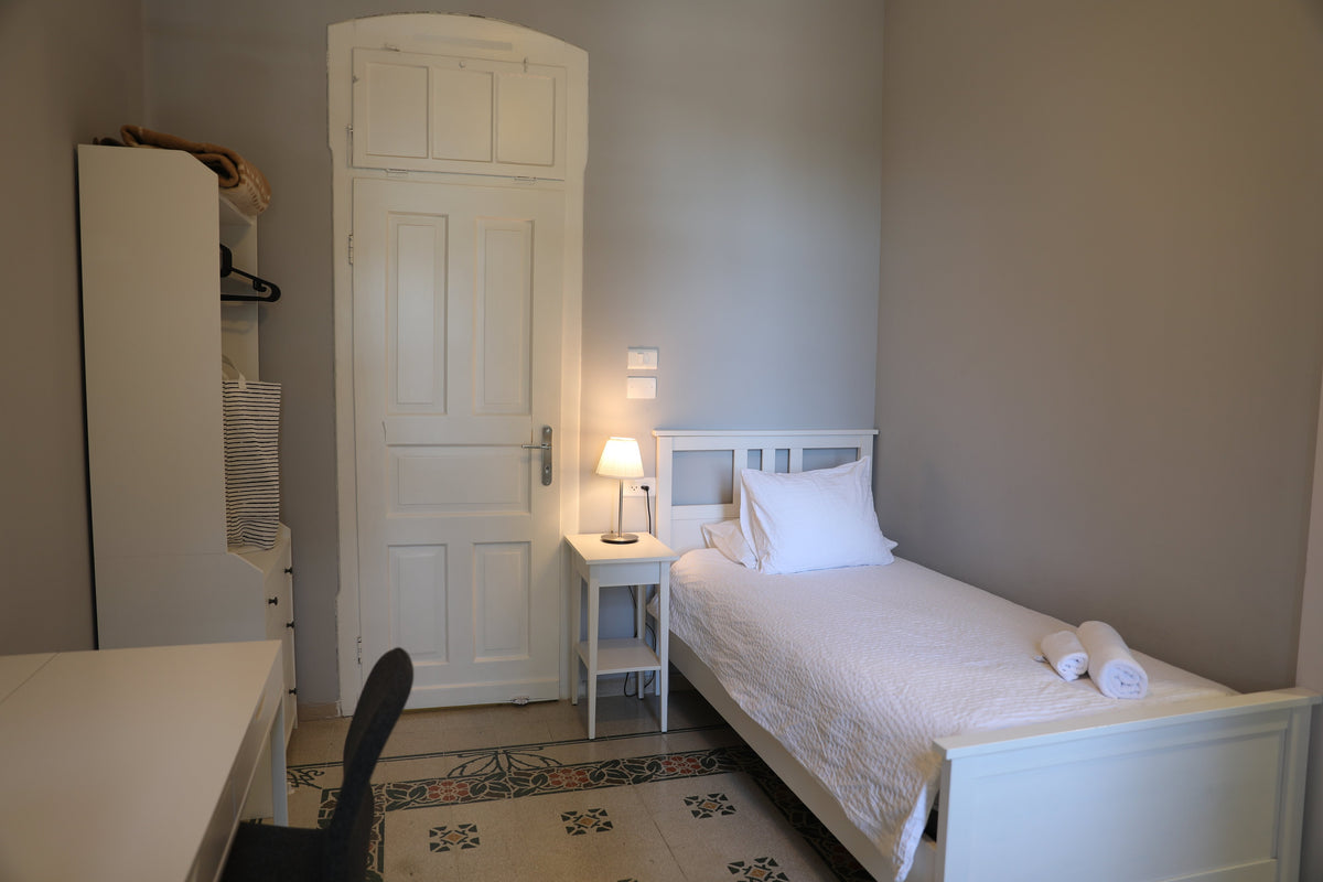 Room 4 - Single Room with Ensuite Bathroom