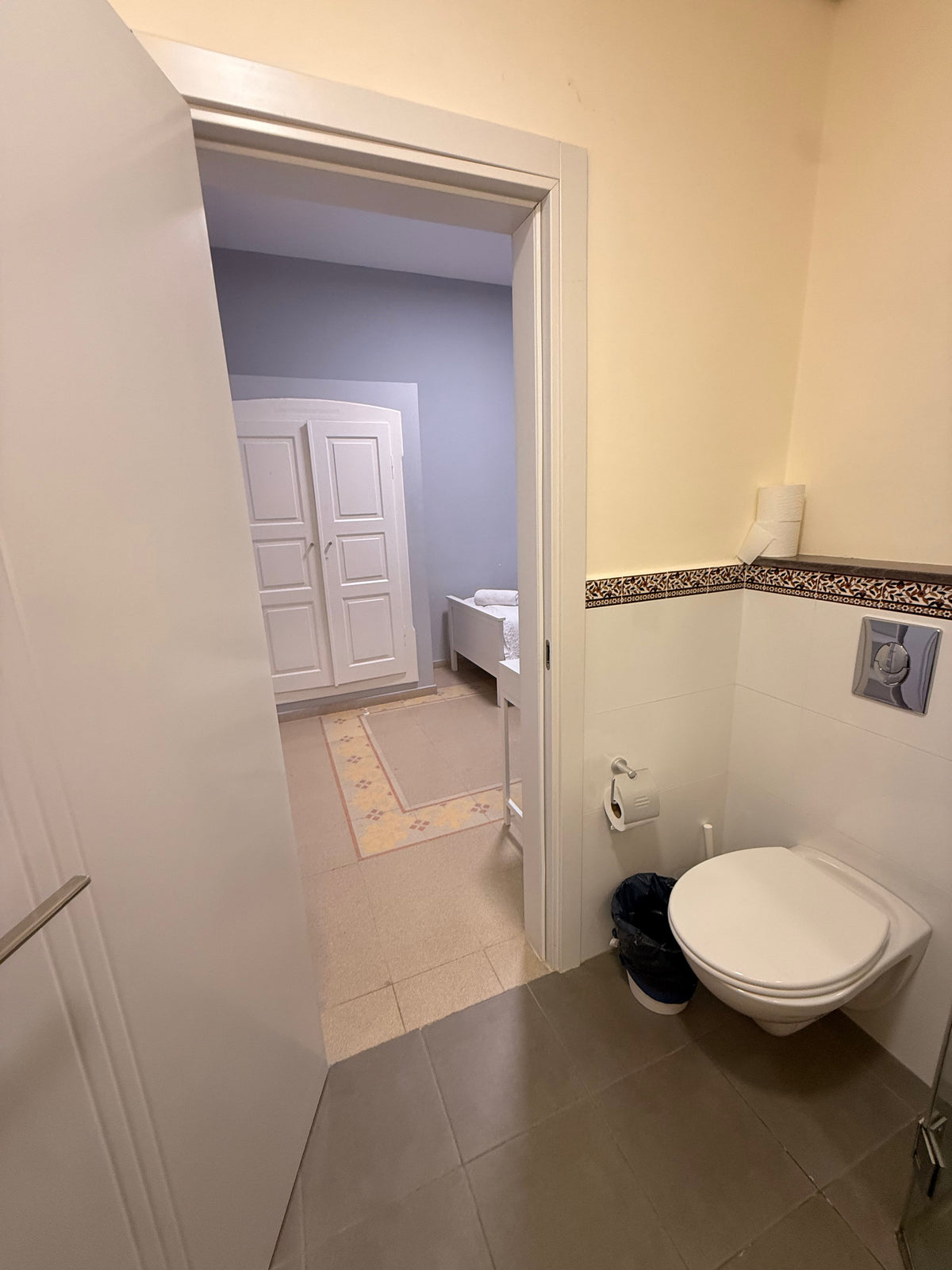 Room 5 - Single Room with Ensuite Bathroom
