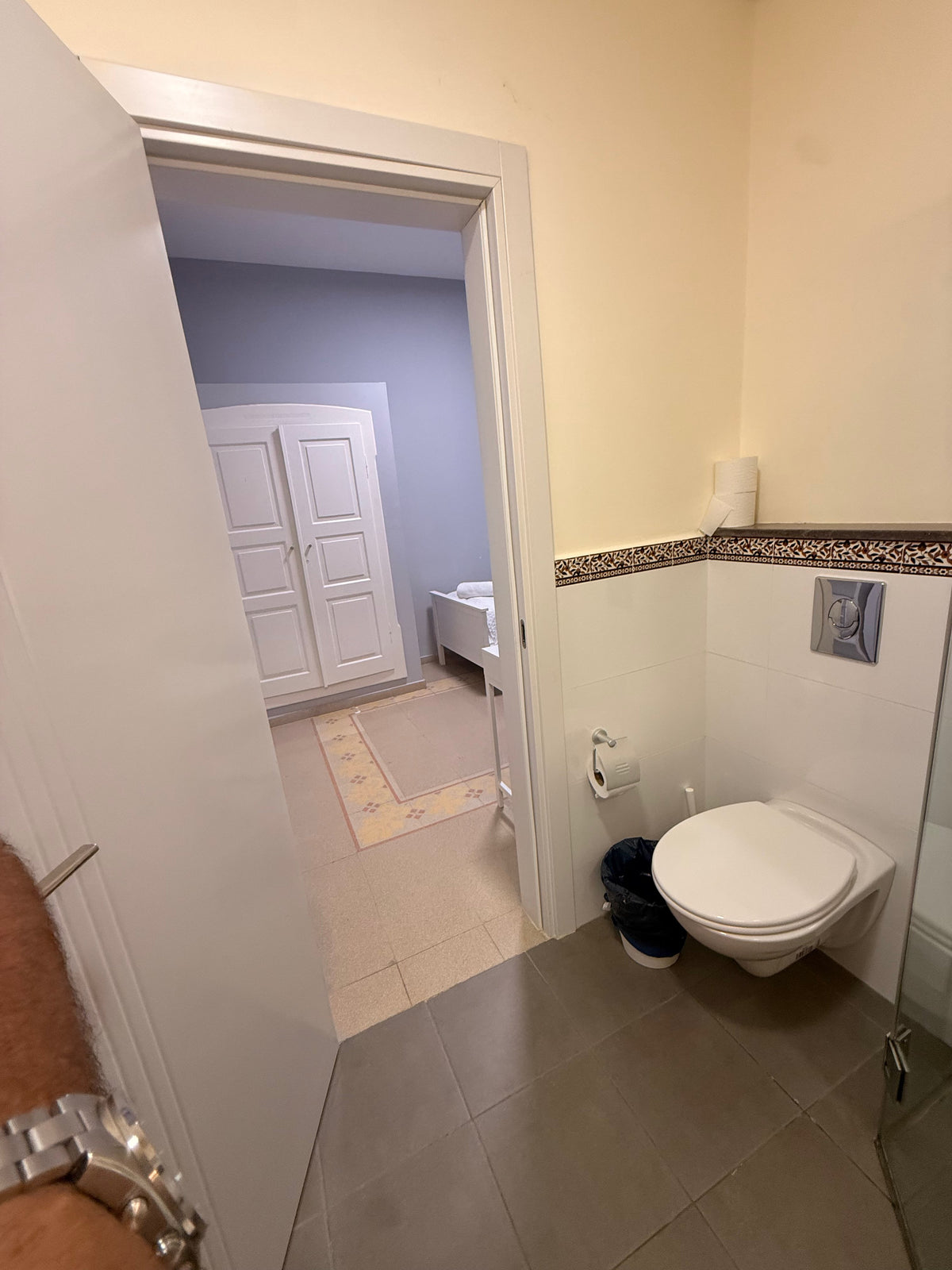 Room 5 - Single Room with Ensuite Bathroom
