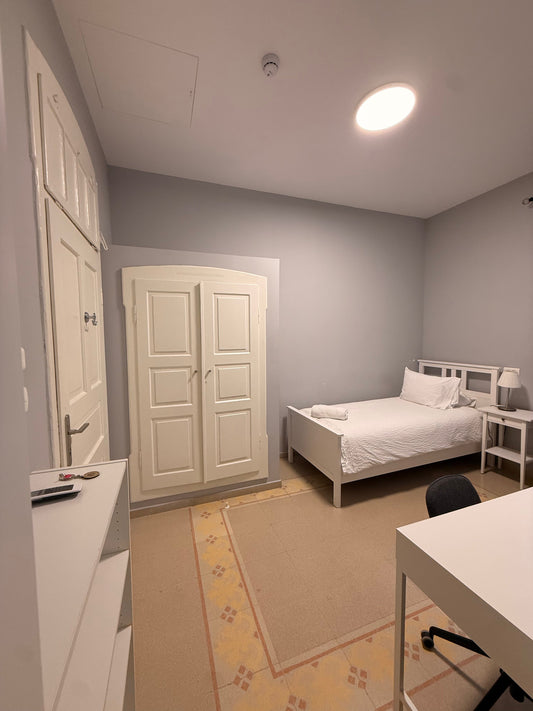 Room 5 - Single Room with Ensuite Bathroom