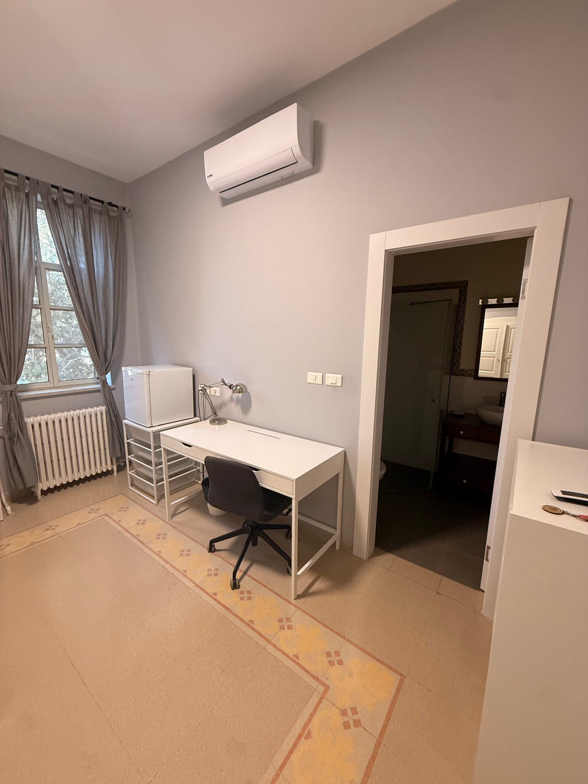 Room 5 - Single Room with Ensuite Bathroom