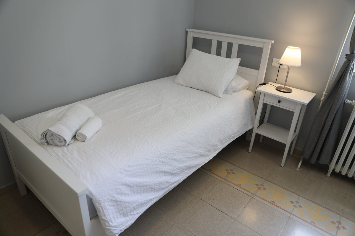 Room 6 - Single Room with Ensuite Bathroom